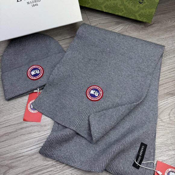 Canada Goose Knitted Hat and Scarf Two-Piece Set - Picture 6 of 7